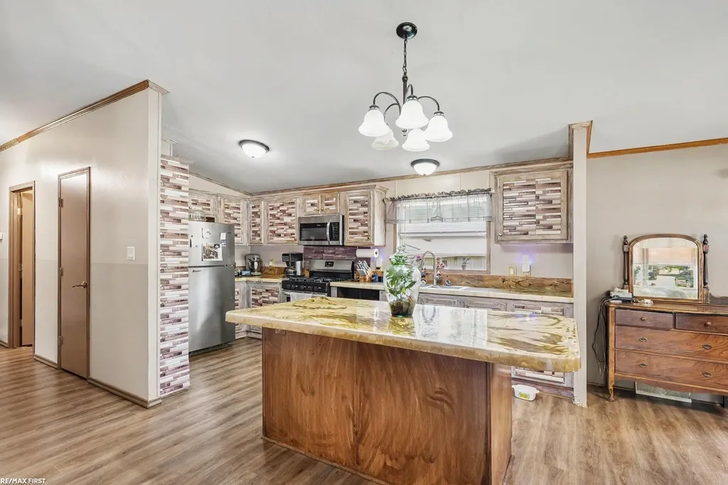 9642 Meadowbrook Street Clay Township MI 48001