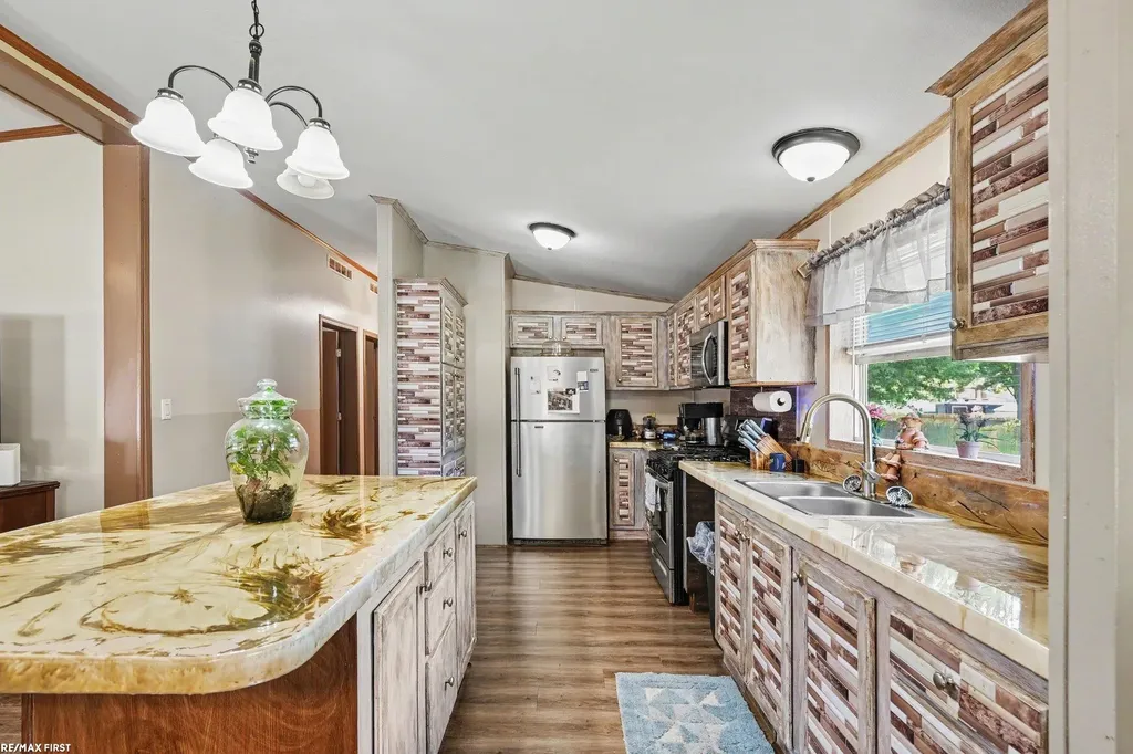 9642 Meadowbrook Street Clay Township MI 48001