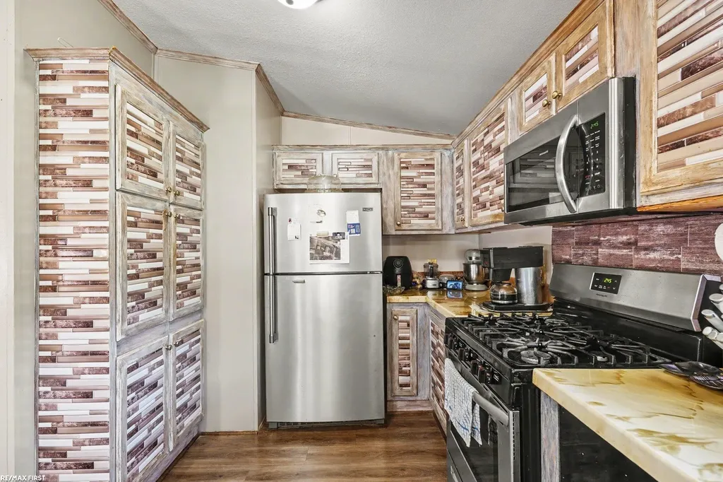 9642 Meadowbrook Street Clay Township MI 48001