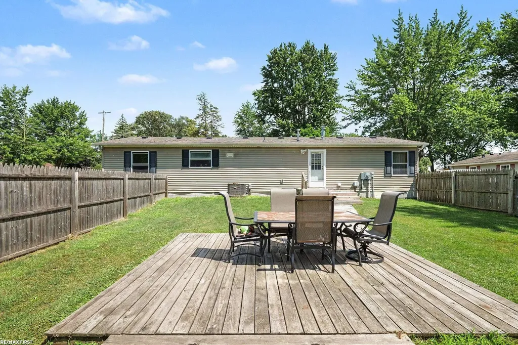 9642 Meadowbrook Street Clay Township MI 48001