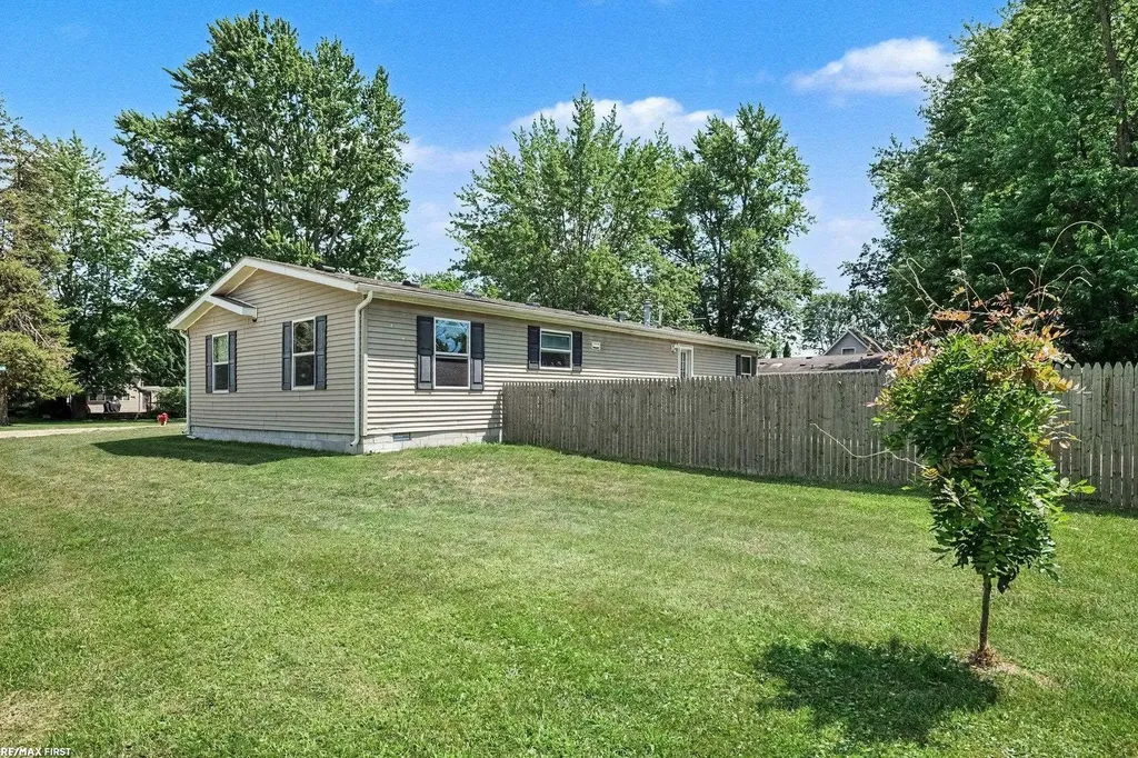 9642 Meadowbrook Street Clay Township MI 48001