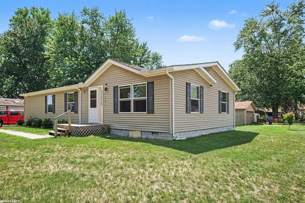 9642 Meadowbrook Street Clay Township MI 48001