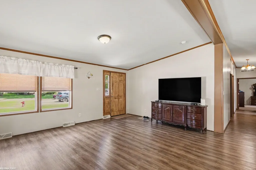 9642 Meadowbrook Street Clay Township MI 48001