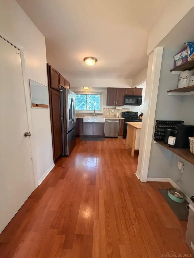302 High Street Williamston City MI 48895