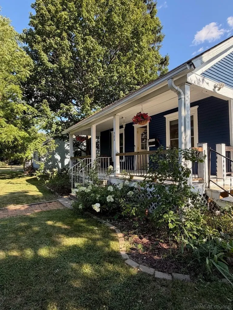 302 High Street Williamston City MI 48895