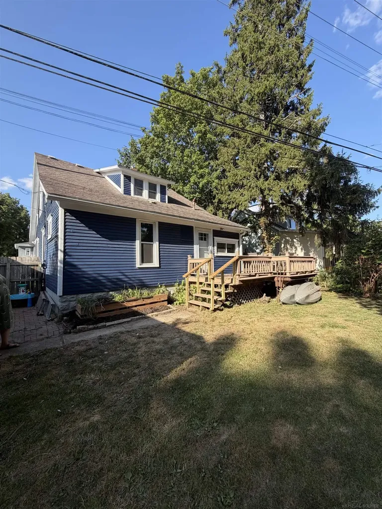 302 High Street Williamston City MI 48895