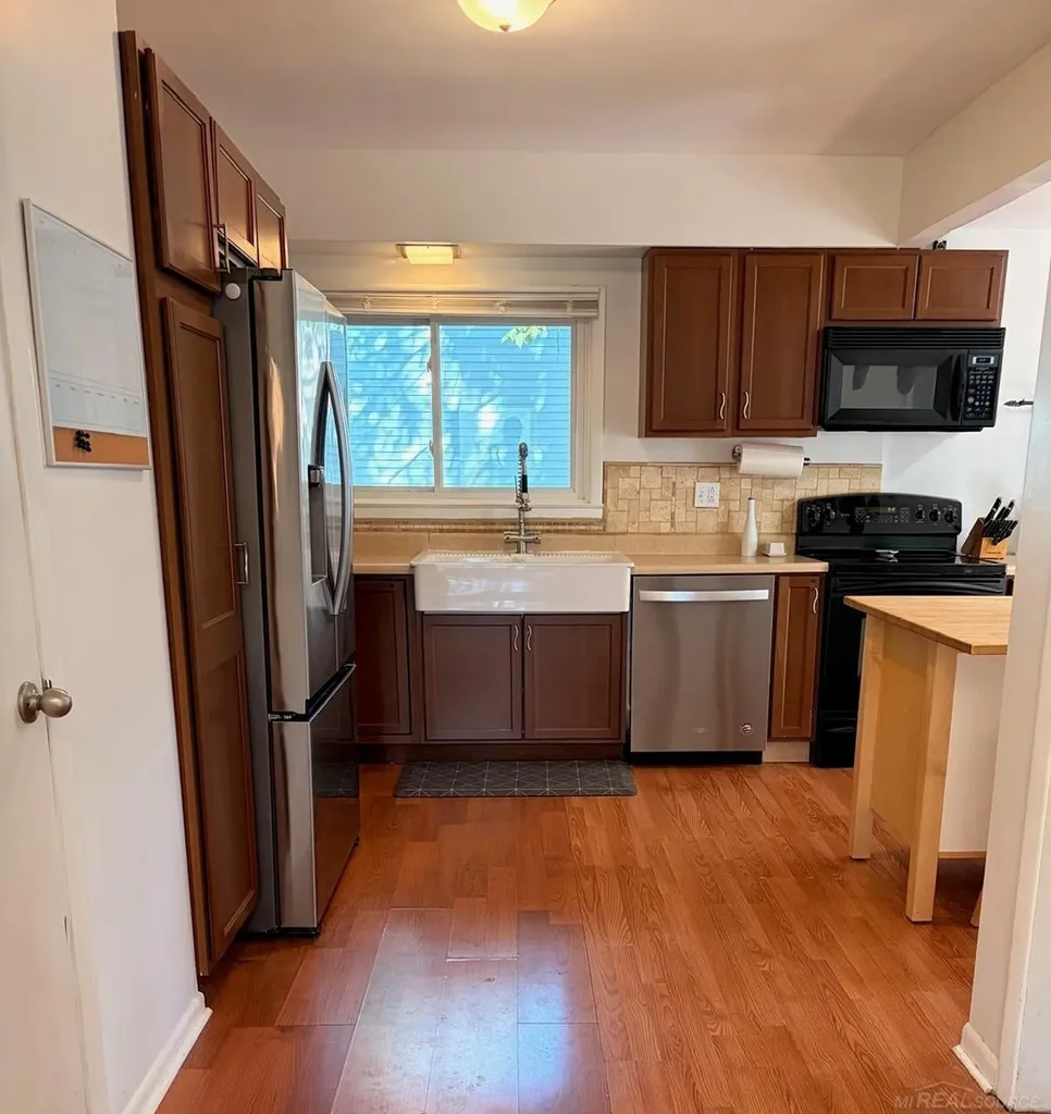 302 High Street Williamston City MI 48895