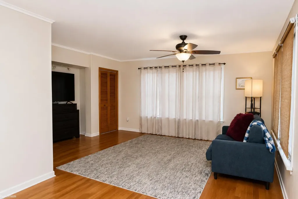 2118 Lennon Street Grosse Pointe Woods City MI 48236