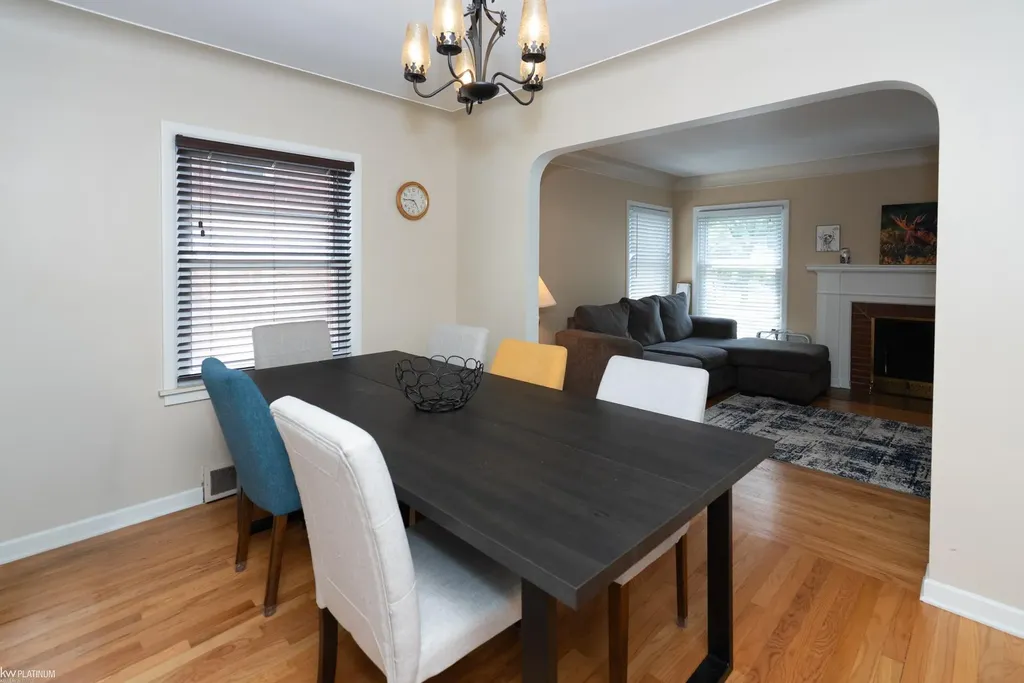 2118 Lennon Street Grosse Pointe Woods City MI 48236