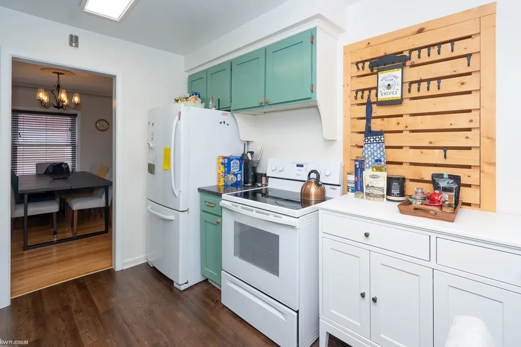 2118 Lennon Street Grosse Pointe Woods City MI 48236