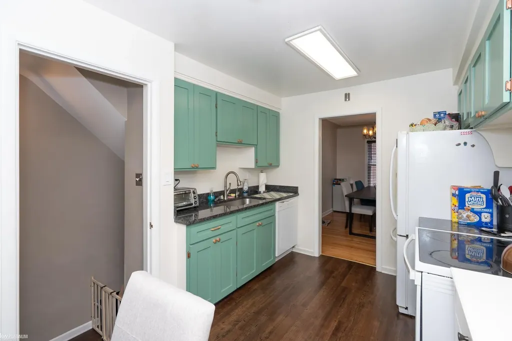 2118 Lennon Street Grosse Pointe Woods City MI 48236