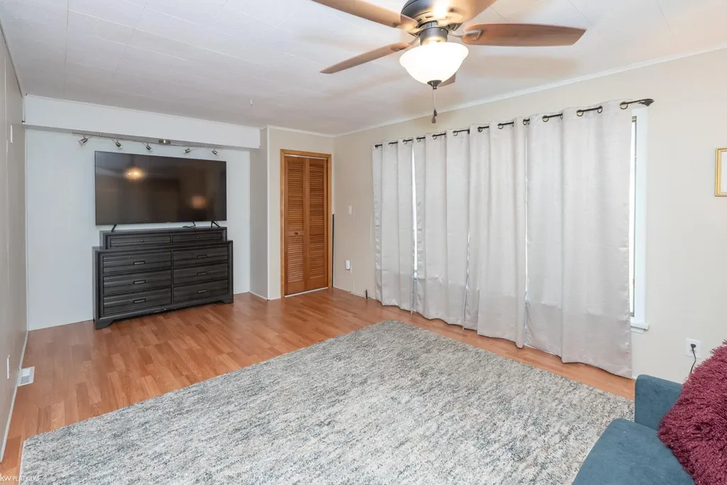 2118 Lennon Street Grosse Pointe Woods City MI 48236