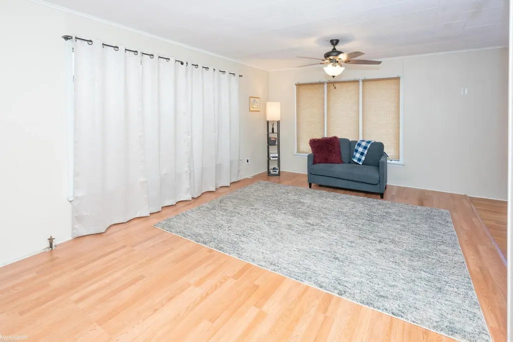 2118 Lennon Street Grosse Pointe Woods City MI 48236