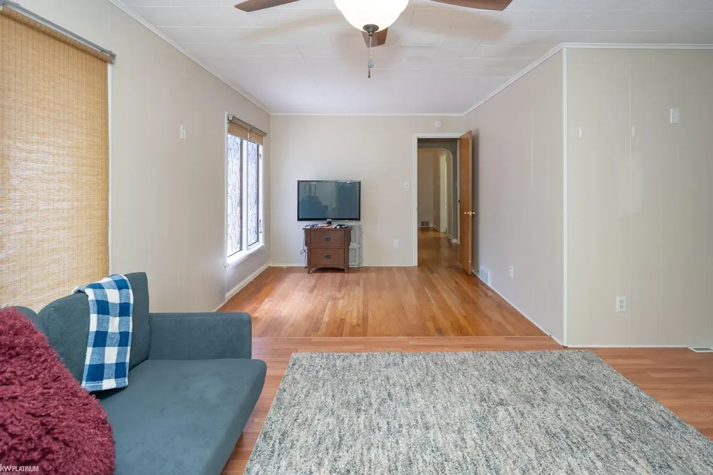 2118 Lennon Street Grosse Pointe Woods City MI 48236