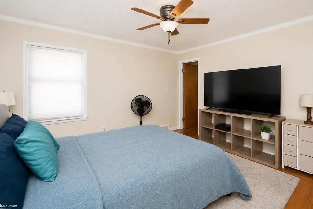 2118 Lennon Street Grosse Pointe Woods City MI 48236