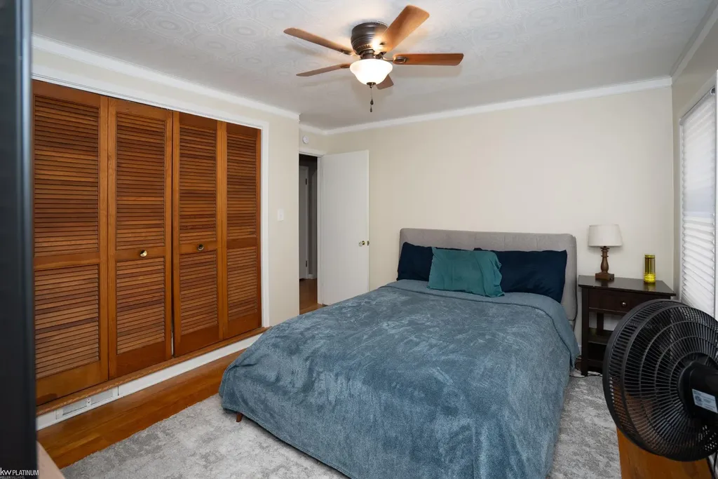 2118 Lennon Street Grosse Pointe Woods City MI 48236
