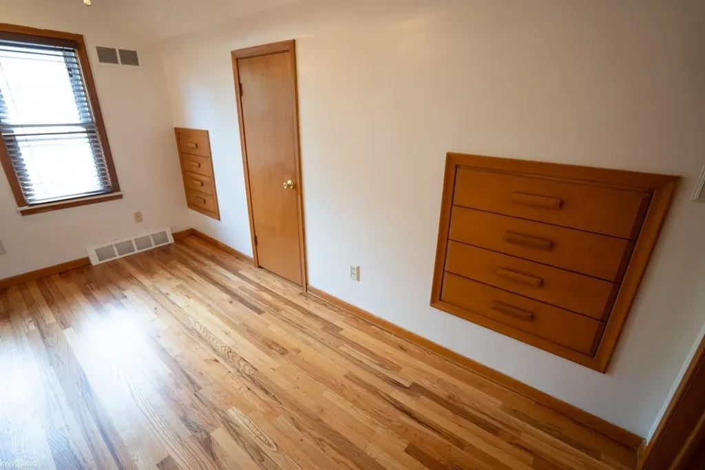 2118 Lennon Street Grosse Pointe Woods City MI 48236