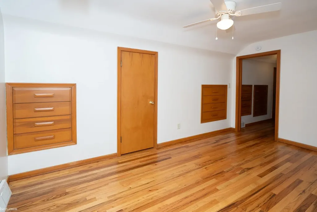 2118 Lennon Street Grosse Pointe Woods City MI 48236