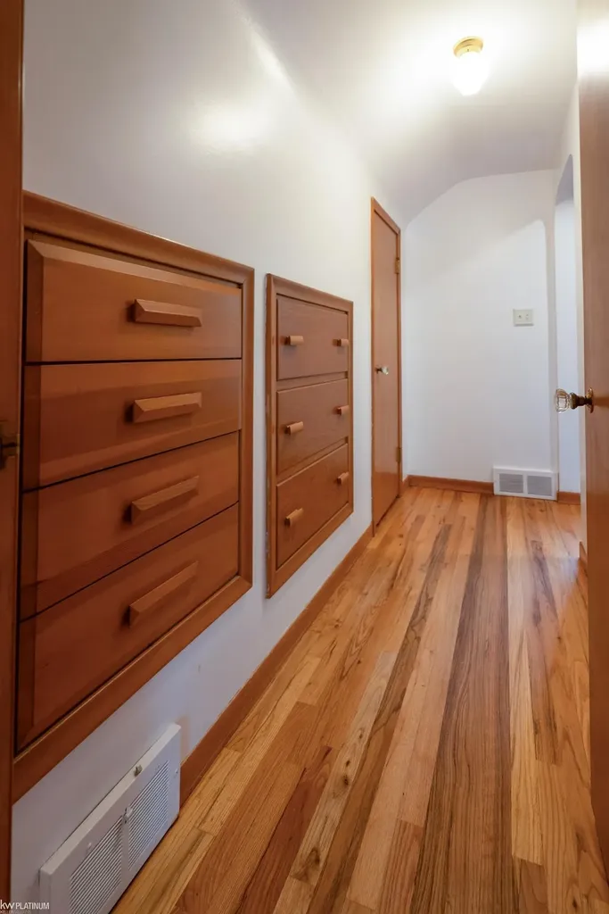 2118 Lennon Street Grosse Pointe Woods City MI 48236