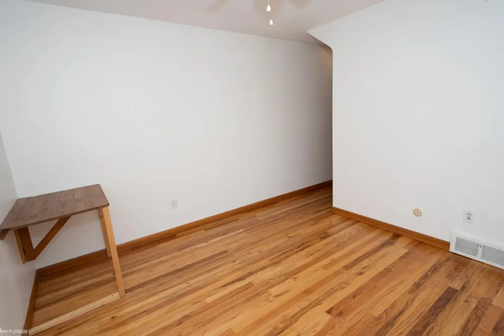 2118 Lennon Street Grosse Pointe Woods City MI 48236