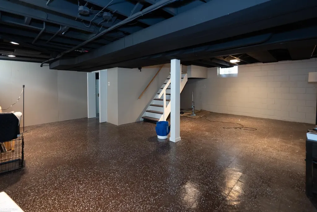 2118 Lennon Street Grosse Pointe Woods City MI 48236