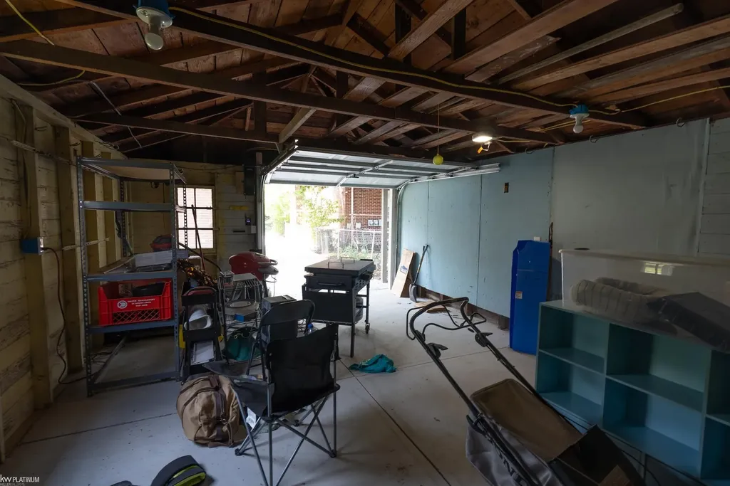 2118 Lennon Street Grosse Pointe Woods City MI 48236