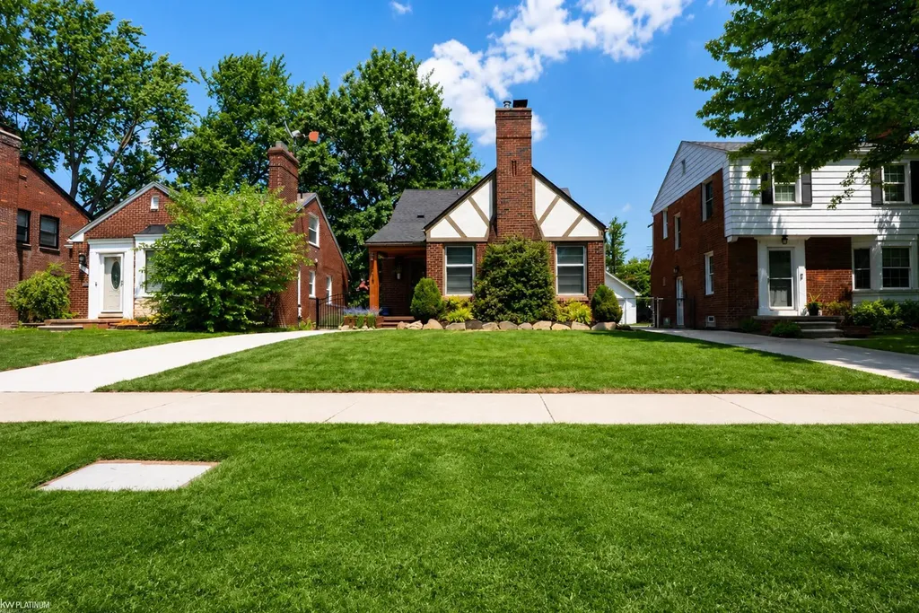 2118 Lennon Street Grosse Pointe Woods City MI 48236