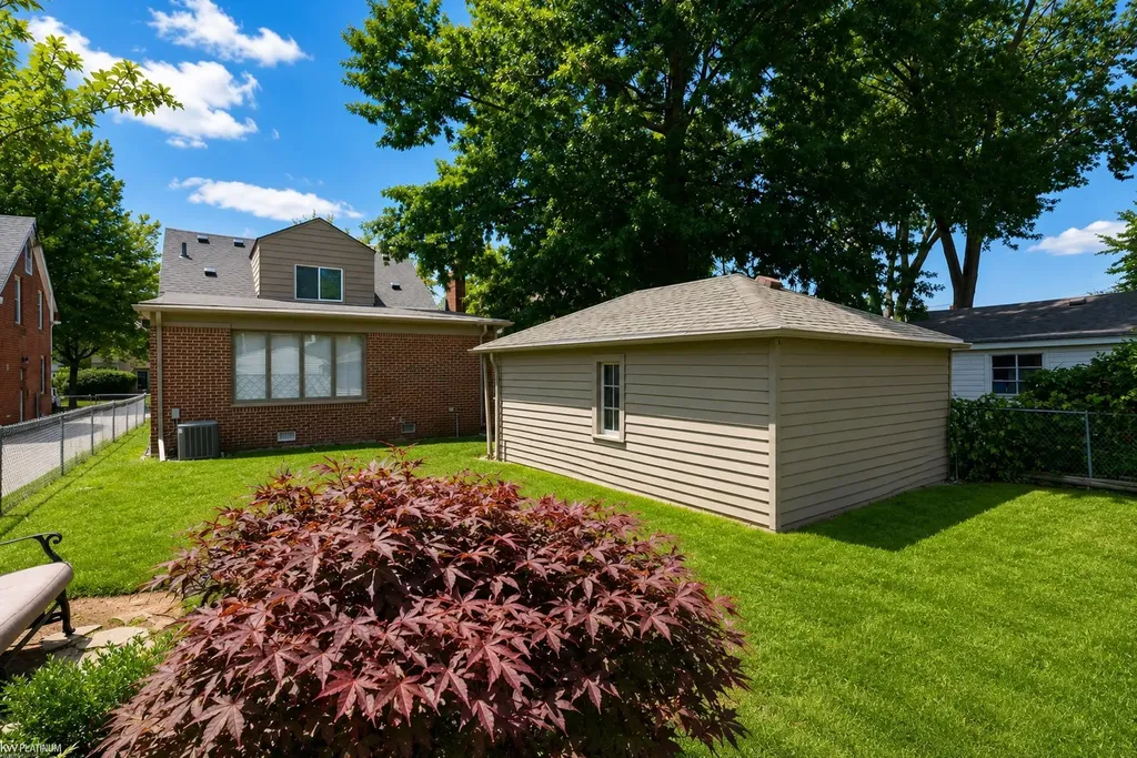 2118 Lennon Street Grosse Pointe Woods City MI 48236