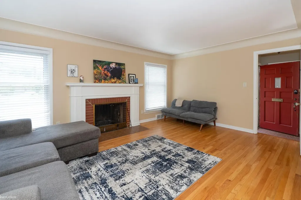 2118 Lennon Street Grosse Pointe Woods City MI 48236