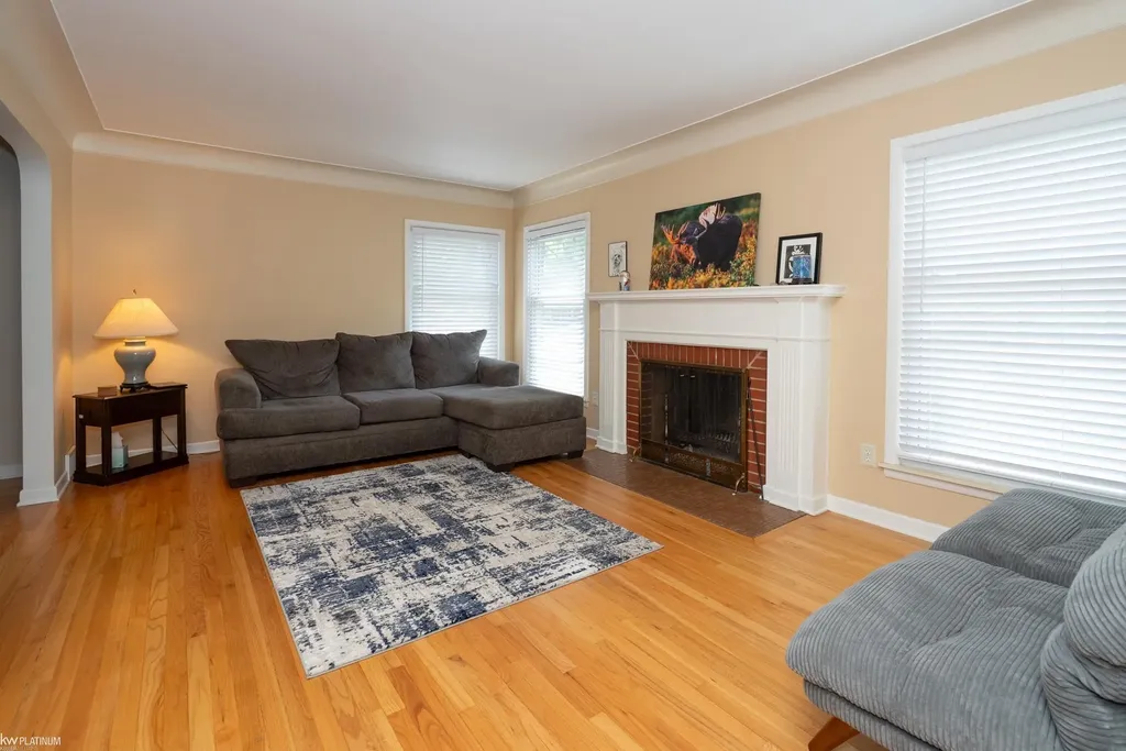 2118 Lennon Street Grosse Pointe Woods City MI 48236