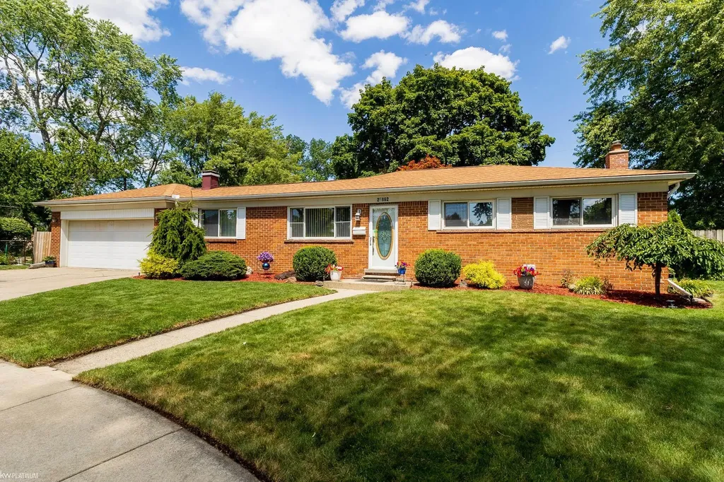 25862 Gunston Avenue Warren City MI 48089