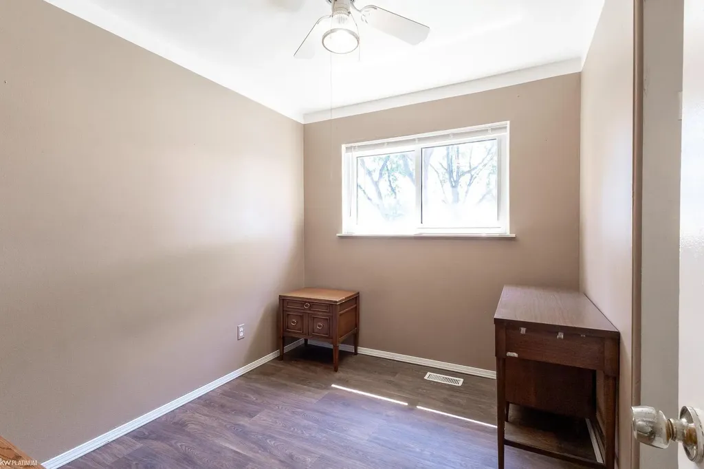 25862 Gunston Avenue Warren City MI 48089