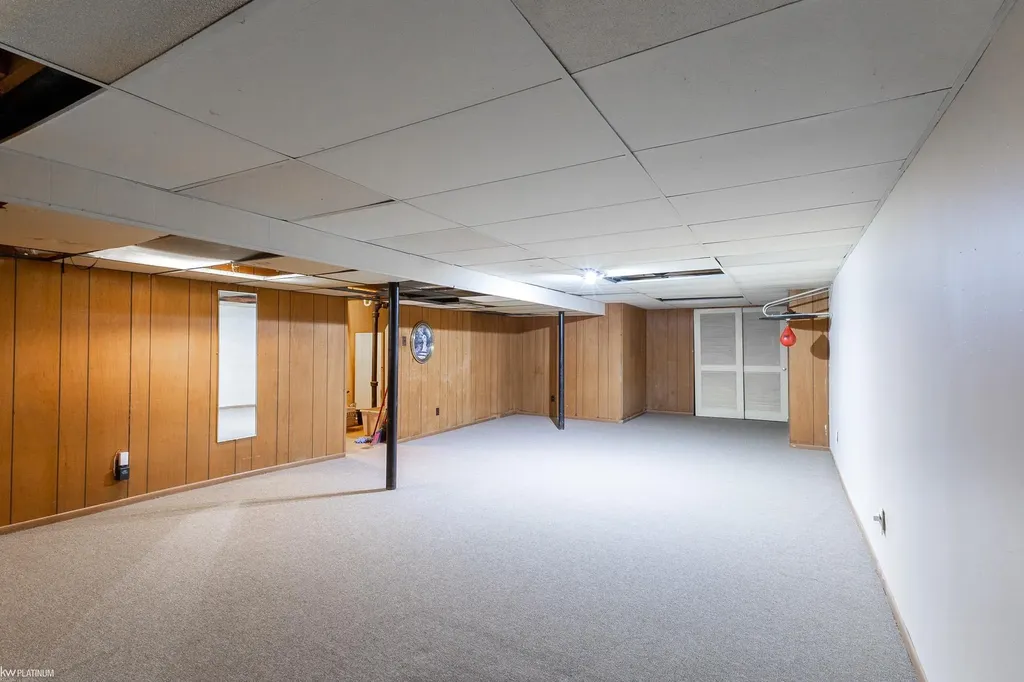 25862 Gunston Avenue Warren City MI 48089