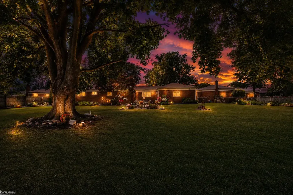 25862 Gunston Avenue Warren City MI 48089