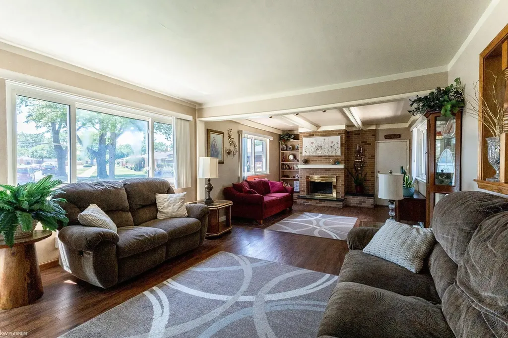 25862 Gunston Avenue Warren City MI 48089
