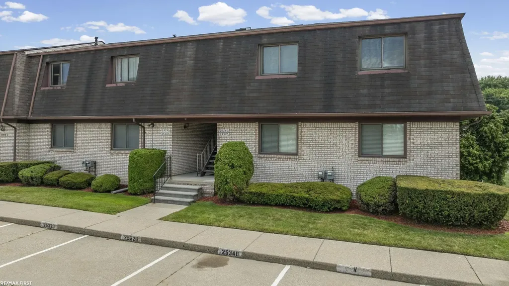 25340 Quarter Deck Street Harrison Charter Township MI 48045