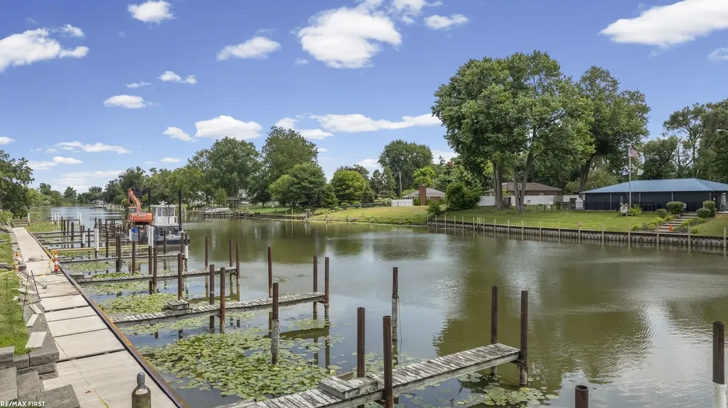 25340 Quarter Deck Street Harrison Charter Township MI 48045
