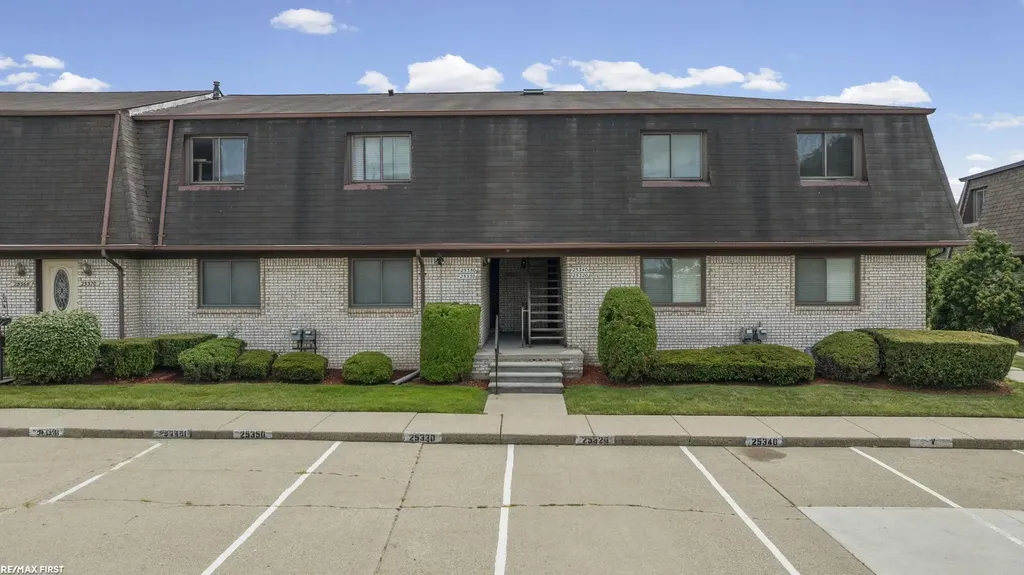 25340 Quarter Deck Street Harrison Charter Township MI 48045