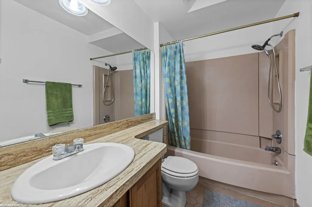 25340 Quarter Deck Street Harrison Charter Township MI 48045