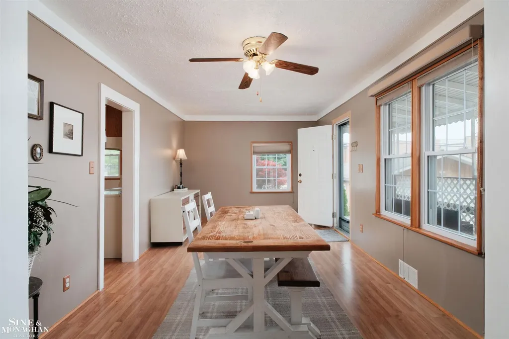 18083 Elizabeth Street Roseville City MI 48066