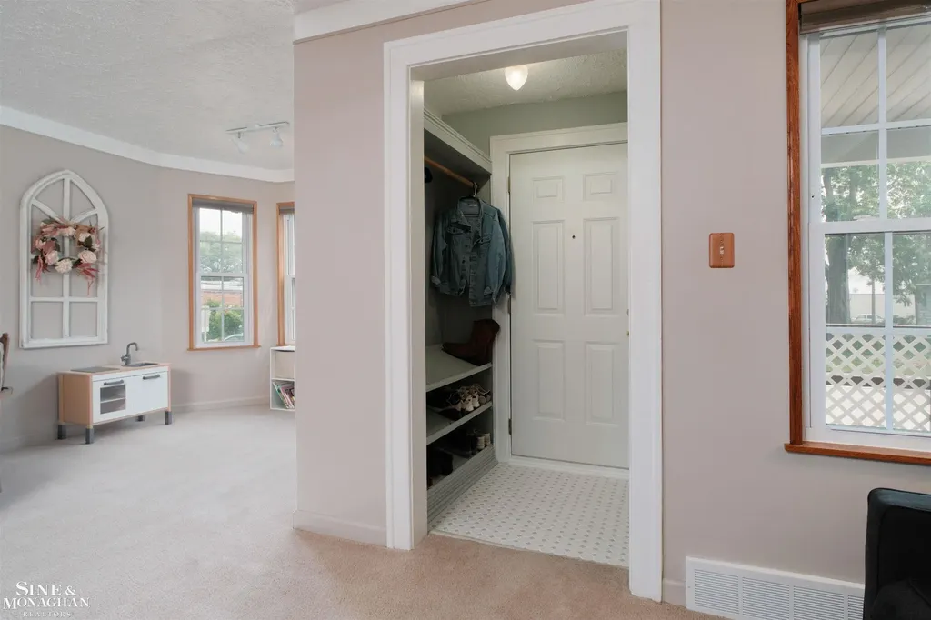 18083 Elizabeth Street Roseville City MI 48066