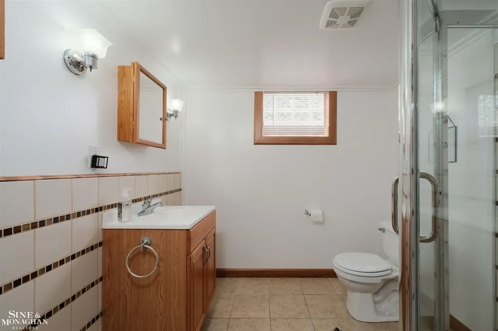 18083 Elizabeth Street Roseville City MI 48066
