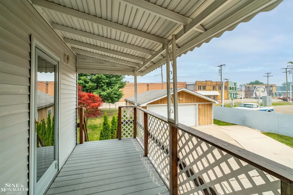 18083 Elizabeth Street Roseville City MI 48066