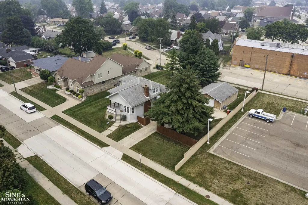 18083 Elizabeth Street Roseville City MI 48066