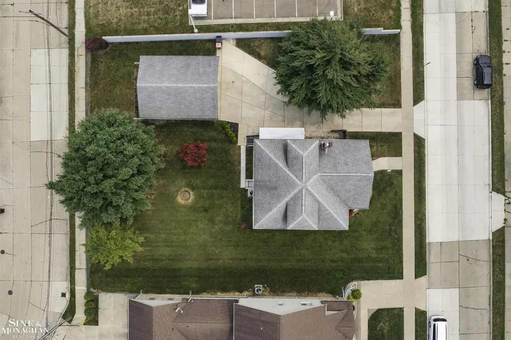 18083 Elizabeth Street Roseville City MI 48066