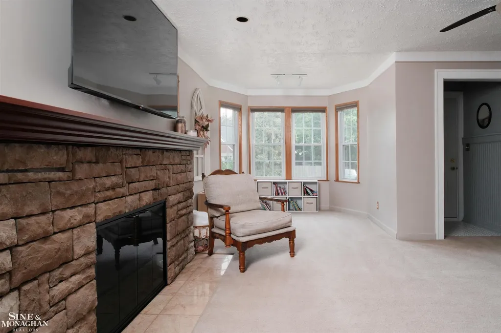 18083 Elizabeth Street Roseville City MI 48066