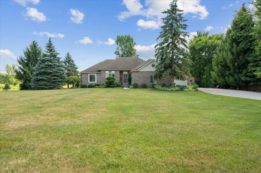 6553 Lindsey Road China Township MI 48054