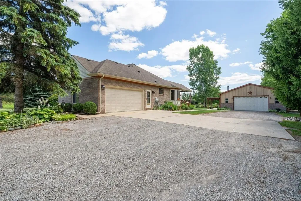 6553 Lindsey Road China Township MI 48054