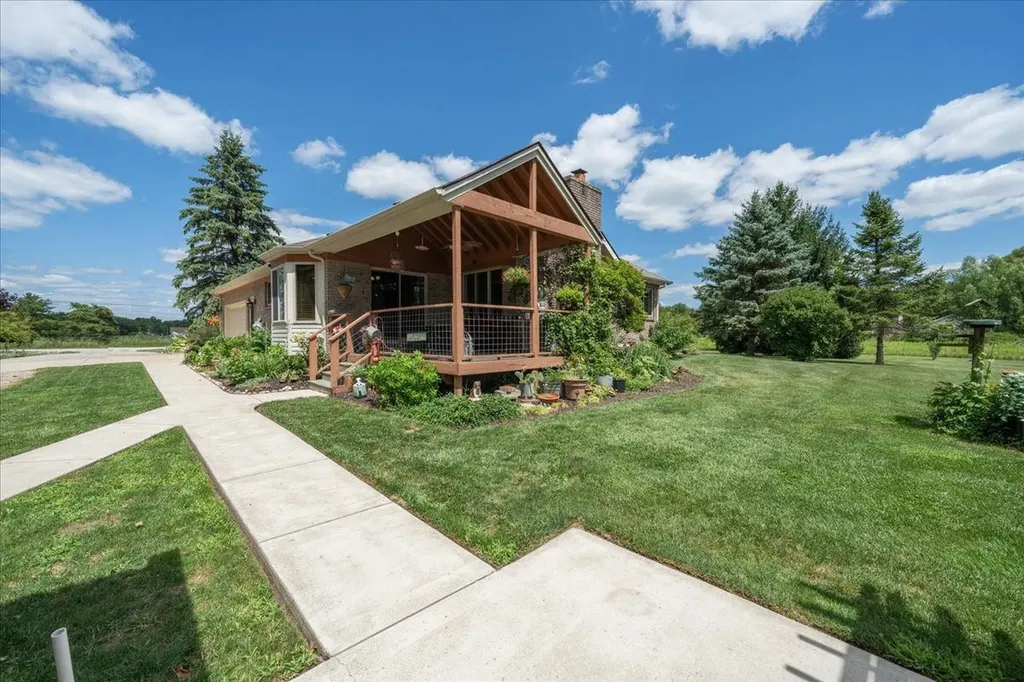 6553 Lindsey Road China Township MI 48054