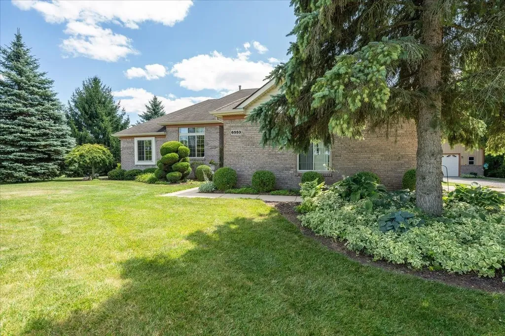 6553 Lindsey Road China Township MI 48054